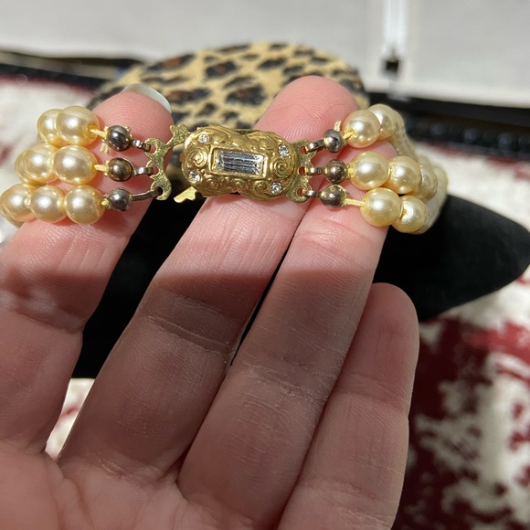 Vintage Gold Tone With rhinestoneestine Clasp Faux Pearl Tri-Layer Necklace - Picture 5 of 7